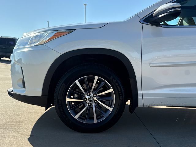 Used 2018 Toyota Highlander XLE AWD/4WD image 5
