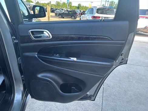 Used 2012 Jeep Grand Cherokee Laredo AWD/4WD image 15