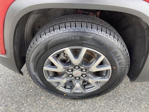 Used 2023 GMC Acadia SLT image 9