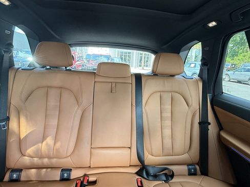 Used 2022 BMW X5 M50i AWD/4WD image 36