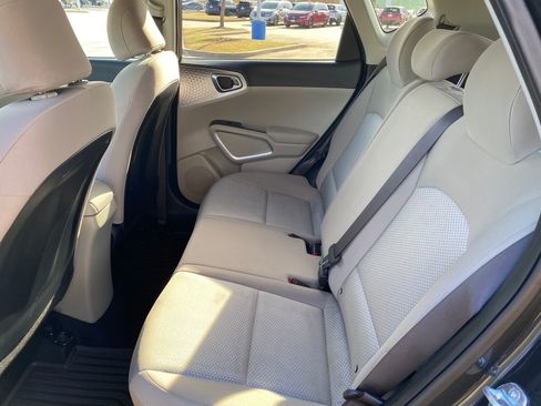 Used 2025 Kia Soul LX image 25
