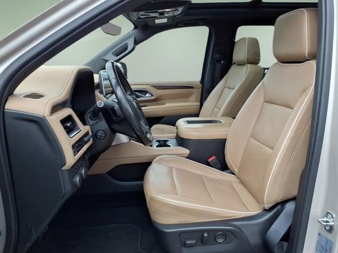 Used 2021 Chevrolet Tahoe Premier w/ Premium Package AWD/4WD image 2