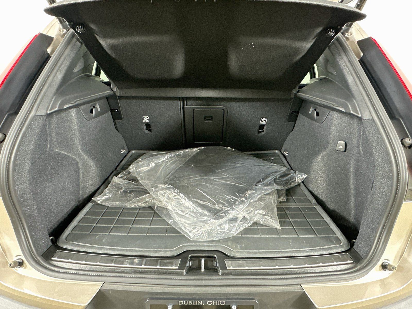 Used 2024 Volvo XC40 B5 Plus w/ Climate Package AWD/4WD image 37