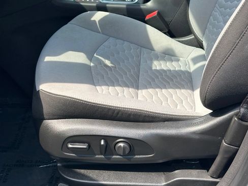 Used 2020 Chevrolet Equinox LT w/ Driver Convenience Package AWD/4WD image 11