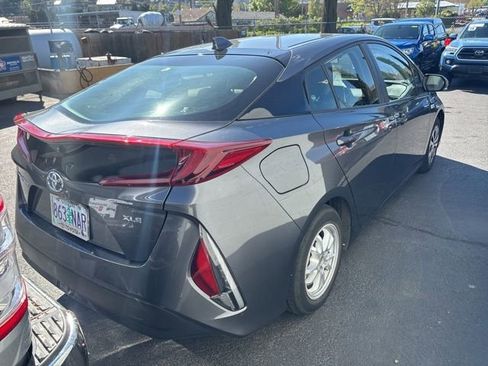 Used 2021 Toyota Prius Prime XLE image 2