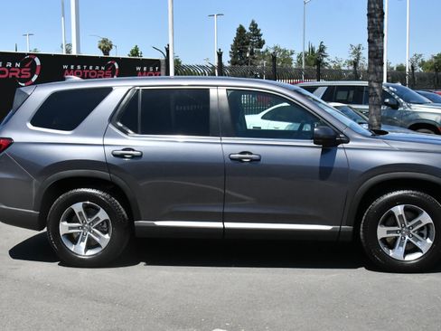 Used 2024 Honda Pilot EX-L image 9