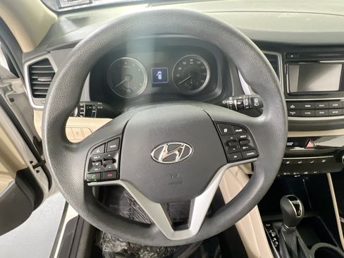 Used 2017 Hyundai Tucson SE AWD/4WD image 11