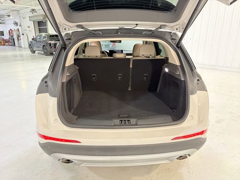 Used 2024 Lincoln Corsair Reserve image 27