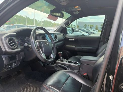 Used 2019 Toyota Tacoma TRD Pro AWD/4WD image 6