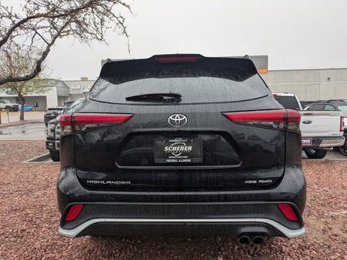 Used 2021 Toyota Highlander XSE AWD/4WD image 6