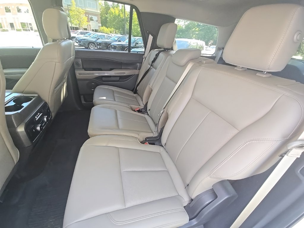 Used 2019 Ford Expedition XLT w/ Equipment Group 202A AWD/4WD image 12