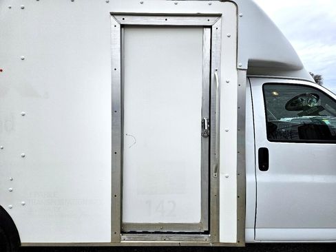 Used 2021 Chevrolet Express 3500 w/ Power Convenience Package image 26