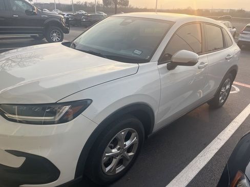 Used 2023 Honda HR-V LX image 11