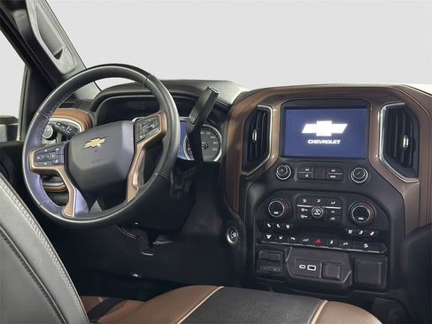 Used 2023 Chevrolet Silverado 2500 High Country w/ Technology Package image 15