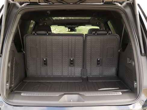 New 2026 Chevrolet Suburban Premier w/ Sun And Tow Package AWD/4WD image 32