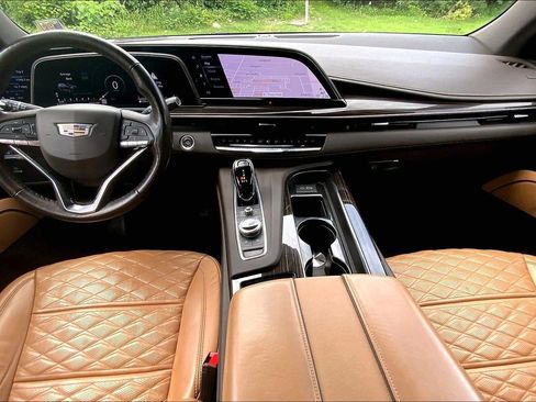 Used 2022 Cadillac Escalade Premium Luxury AWD/4WD image 16