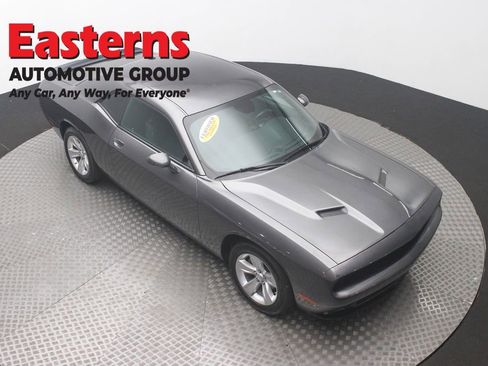 Used 2023 Dodge Challenger SXT image 3