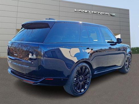 Used 2023 Land Rover Range Rover SE image 2