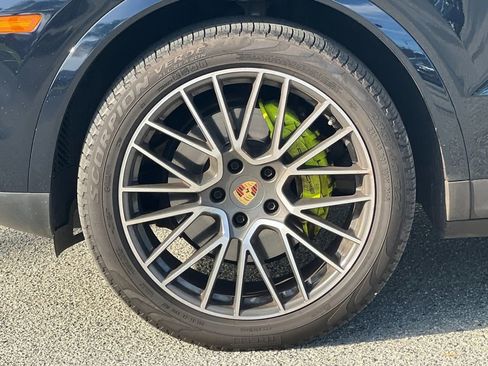 Used 2023 Porsche Cayenne image 25