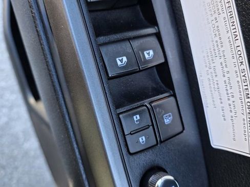 Used 2017 Toyota Tacoma TRD Off-Road image 21