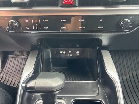 Used 2025 Kia Sorento LX FWD image 25
