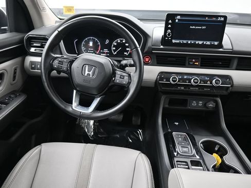 Used 2024 Honda Pilot Touring image 20