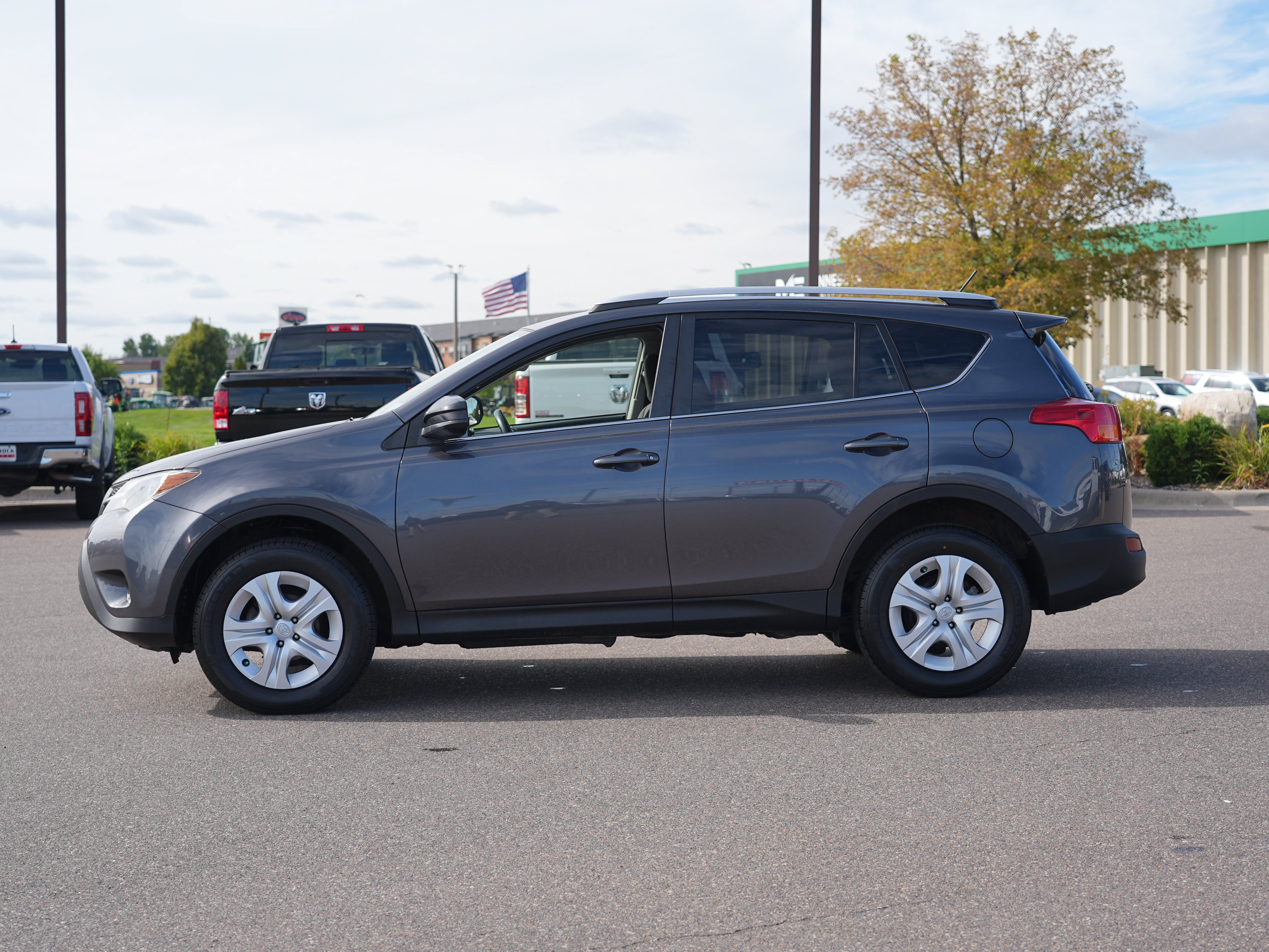 Used 2015 Toyota RAV4 LE AWD/4WD image 6