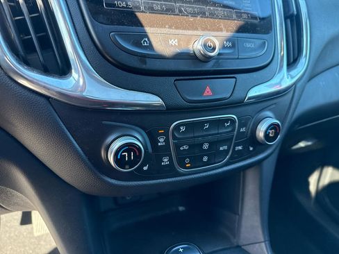 Used 2018 Chevrolet Equinox LT w/ Sun & Infotainment Package image 13