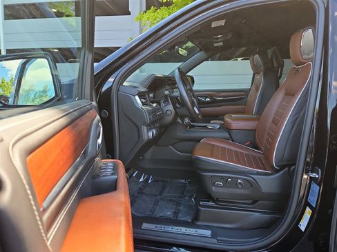 Used 2024 GMC Yukon XL Denali Ultimate AWD/4WD image 15