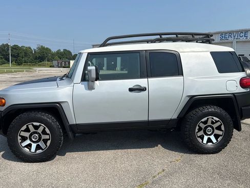 Used 2007 Toyota FJ Cruiser 2WD w/ Convenience Pkg image 2