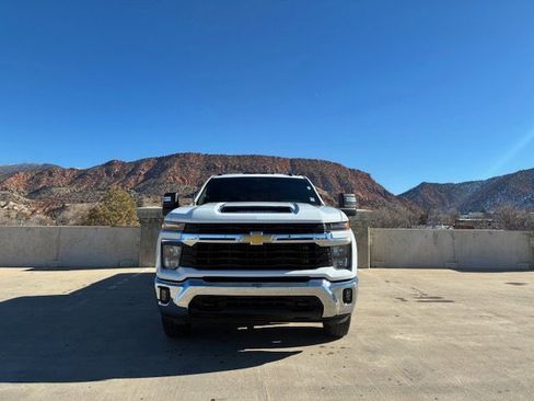 Used 2025 Chevrolet Silverado 3500 LT image 5