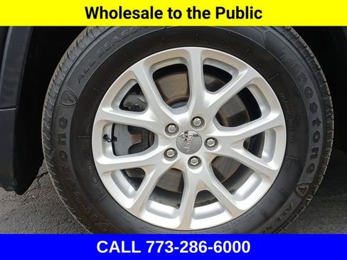 Used 2017 Jeep Cherokee Latitude w/ Comfort/Convenience Group image 28