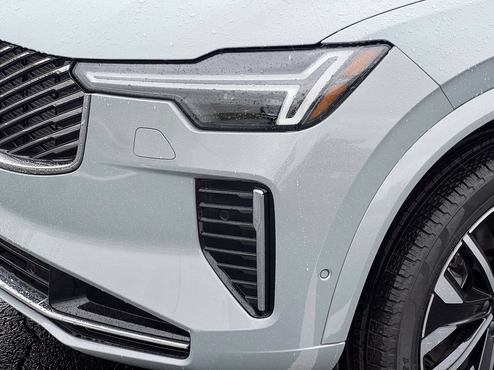 New 2026 Volvo XC90 T8 Plus w/ Protection Package Premier AWD/4WD image 11