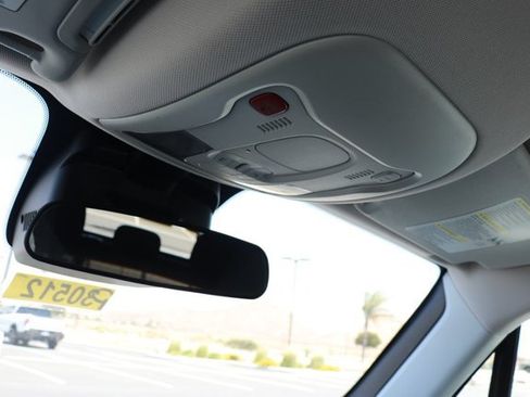 Used 2021 Jeep Renegade Latitude FWD image 23