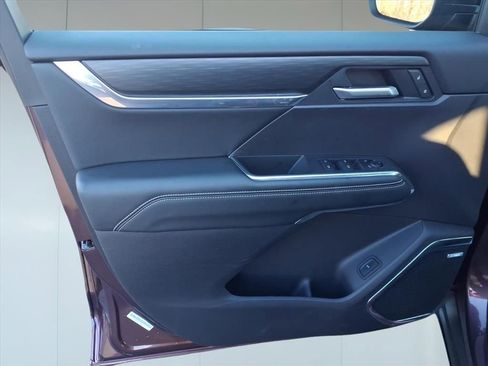 Used 2025 GMC Acadia Elevation image 11