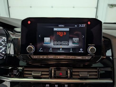 Used 2025 Nissan Pathfinder SV FWD image 21