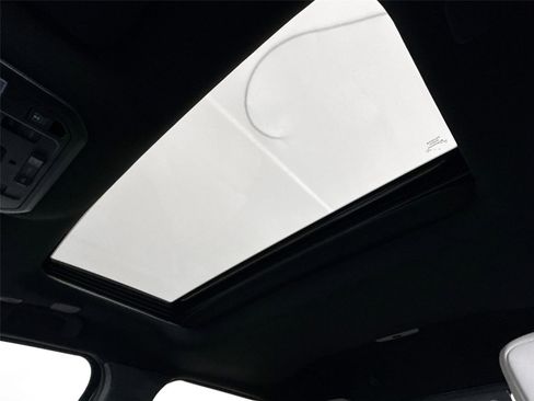 Used 2024 Toyota Tacoma Limited image 6