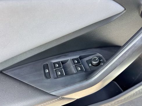 Used 2025 Volkswagen Jetta SE FWD image 13