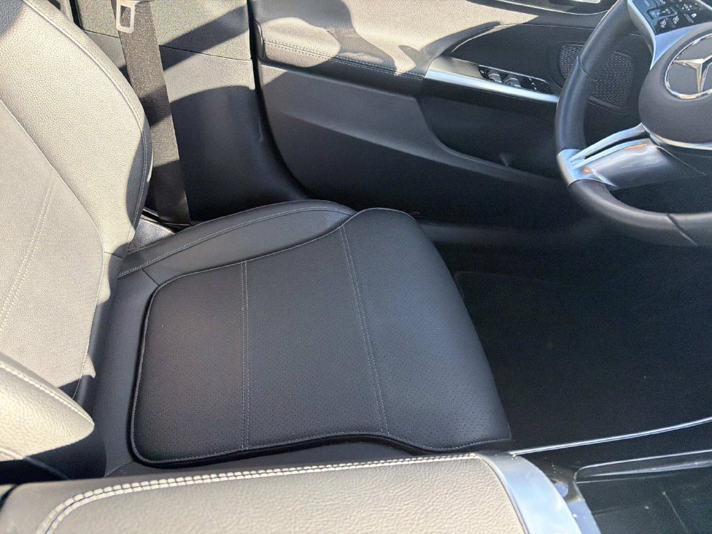 Used 2025 Mercedes-Benz C 300 Sedan image 11