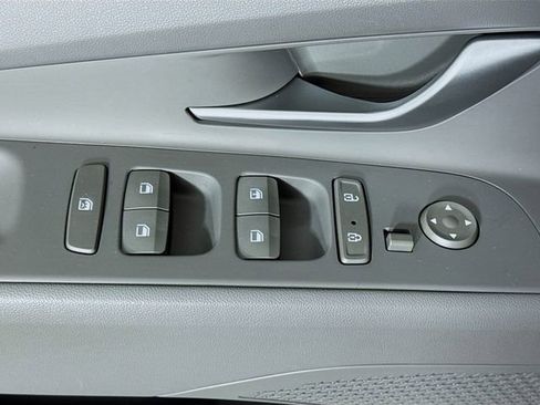 Used 2023 Hyundai Elantra SE FWD image 13