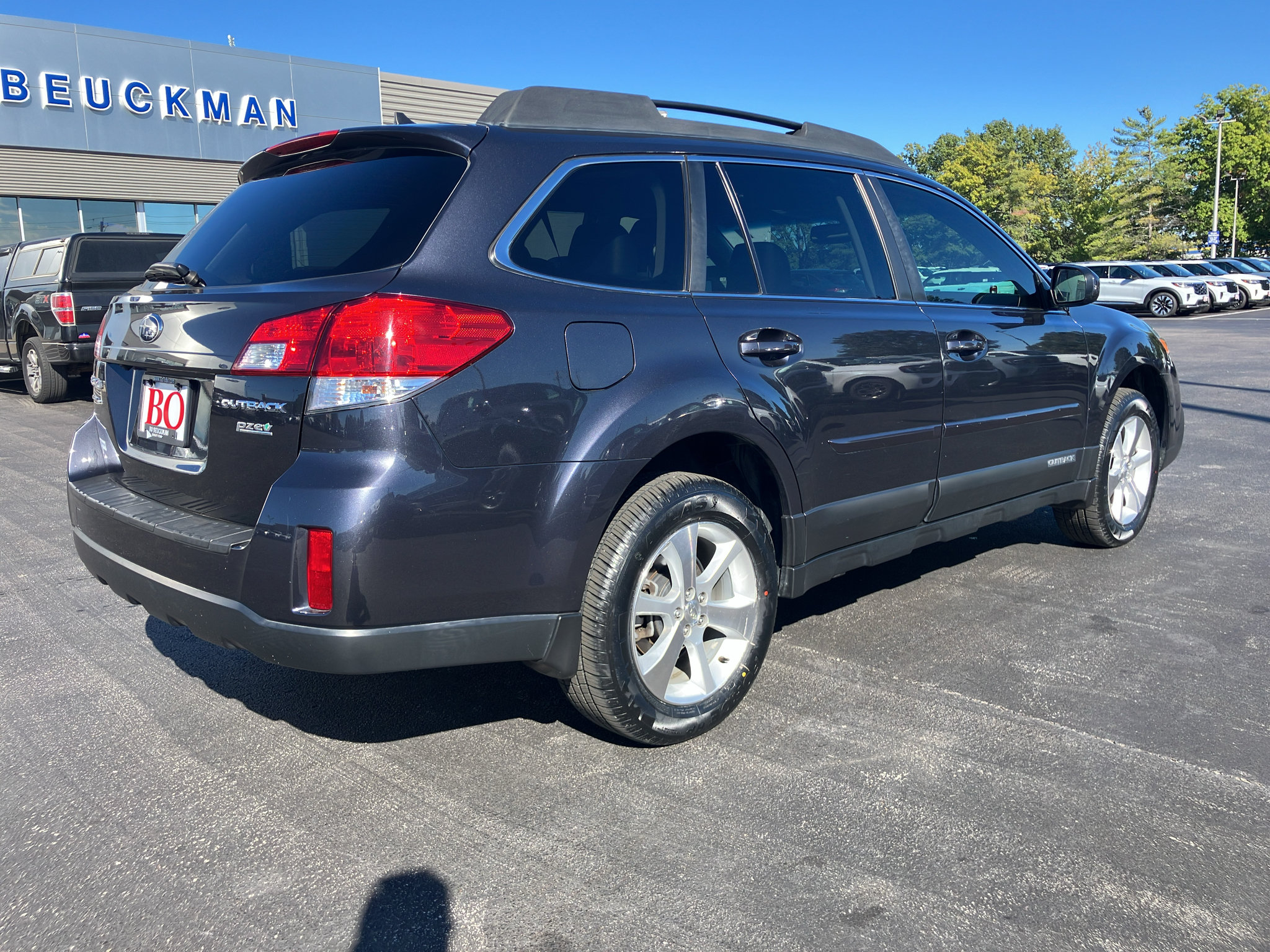 Used 2013 Subaru Outback 2.5i Limited w/ Moonroof Pkg AWD/4WD image 6