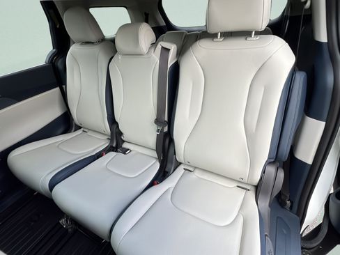 New 2026 Kia Carnival EX FWD image 13