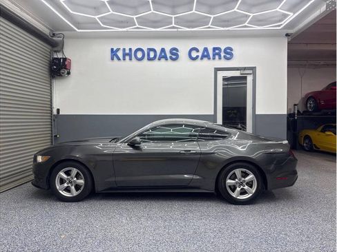 Used 2016 Ford Mustang Coupe RWD image 1