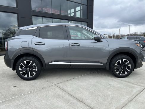 Used 2025 Nissan Kicks SV w/ Charging Package image 8