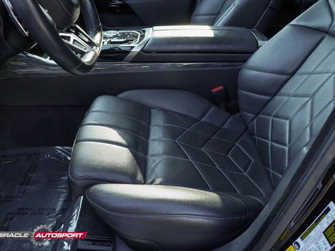 Used 2023 BMW 760i xDrive AWD/4WD image 18
