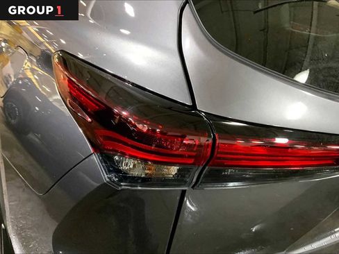 Used 2024 Toyota Highlander XLE image 28