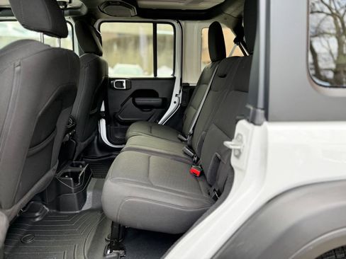 Used 2022 Jeep Wrangler Unlimited Sport image 25