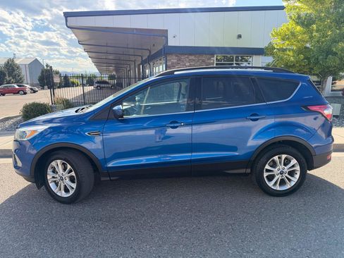 Used 2018 Ford Escape SE w/ SE Sync 3 Package AWD/4WD image 2