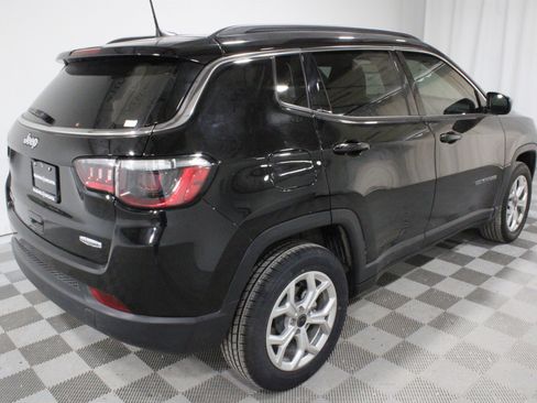 Used 2025 Jeep Compass Latitude image 27