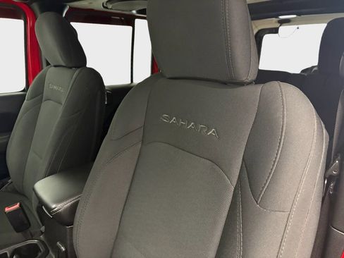 Used 2019 Jeep Wrangler Unlimited Sahara w/ Safety Group AWD/4WD image 16